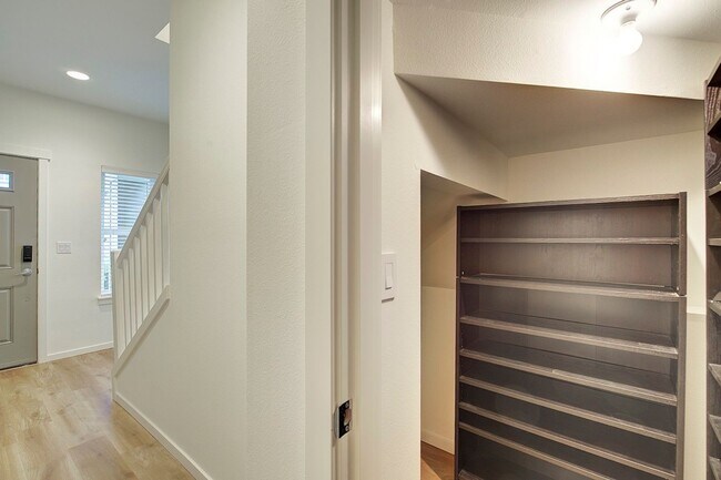 Building Photo - 3Bd/2.5Ba Issaquah Home