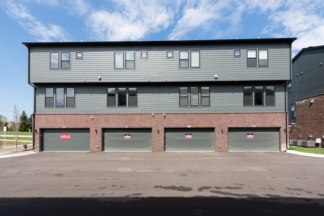 Building Photo - 2150 Park Dr