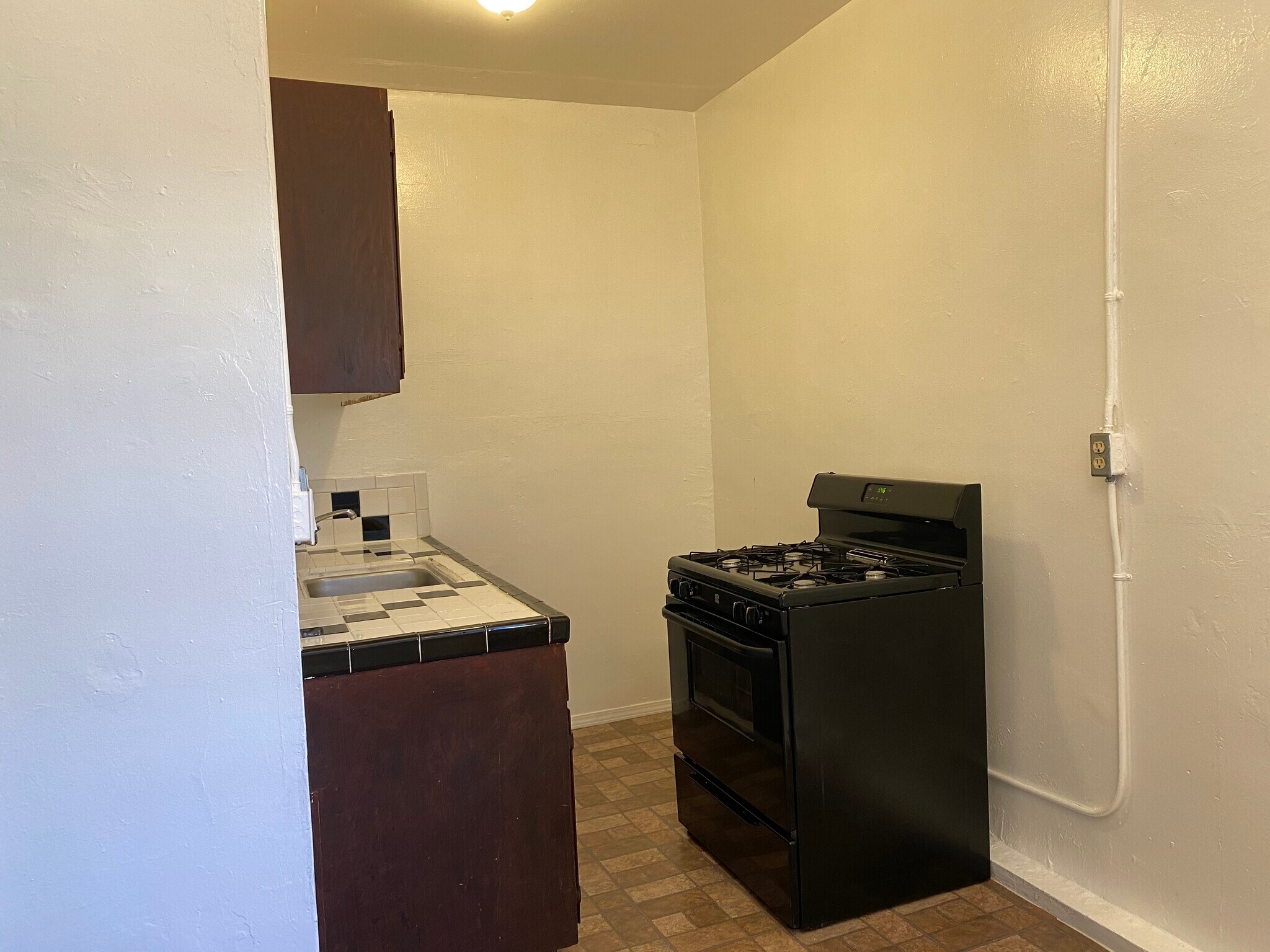 Building Photo - 545 S Hobart Blvd