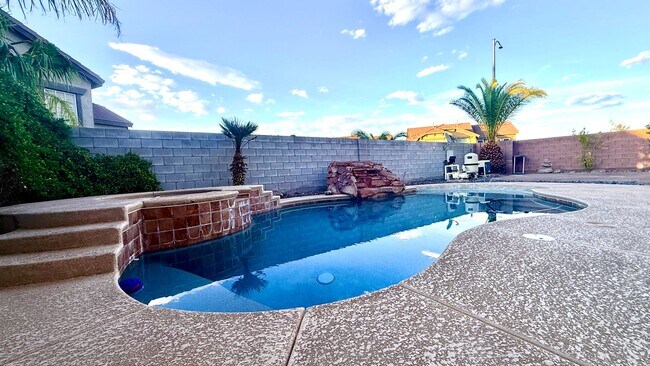 Building Photo - Five bedroom home in Henderson with downstairs bedroom and pool And Spa