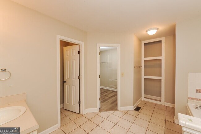 Building Photo - 1798 Poinsettia Dr