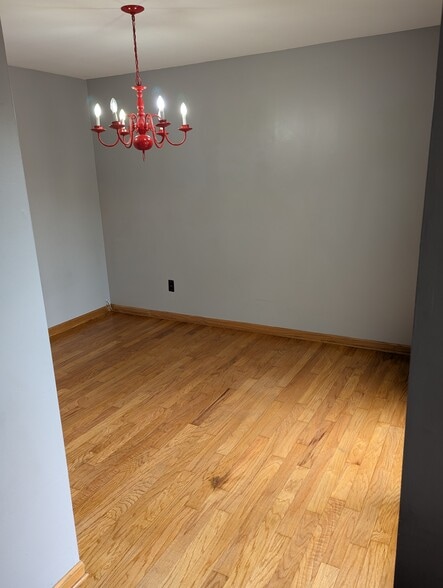 Building Photo - 15A E Daisy Ln