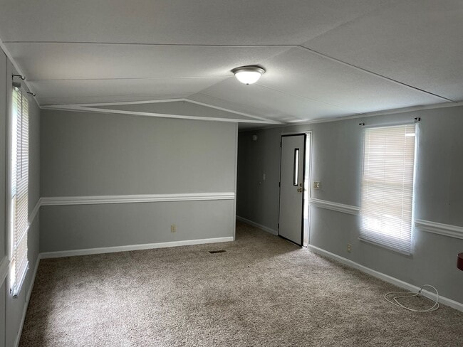 Building Photo - 3 bed 2 bath singlewide