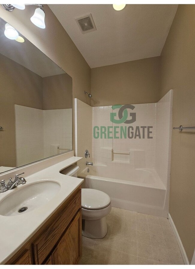 Building Photo - Spacious 4 Bedroom 3 Bath in Patterson! AV...