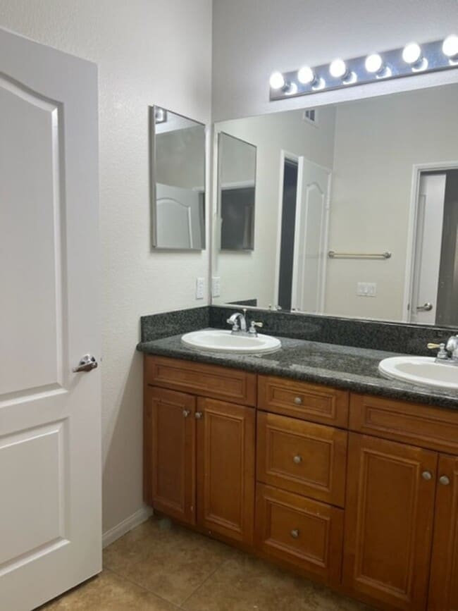 Building Photo - ***BEAUTIFUL SAVANNAH TERRACE CONDO***