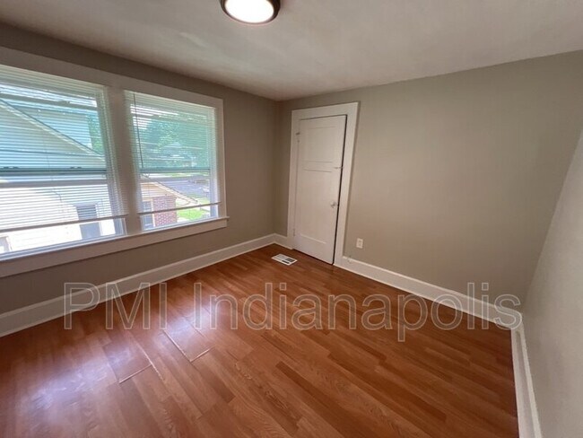Building Photo - 310 N Riley Ave
