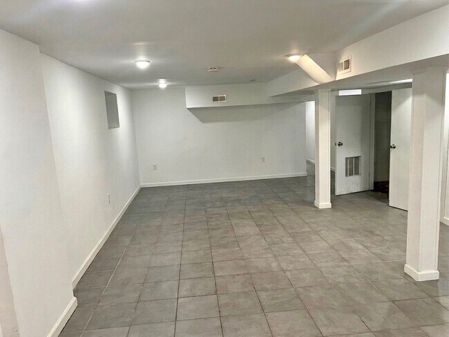 Building Photo - 5218 Park Ave