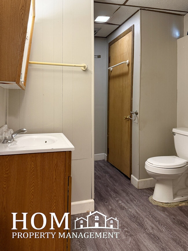 Building Photo - 802 Carney Ave