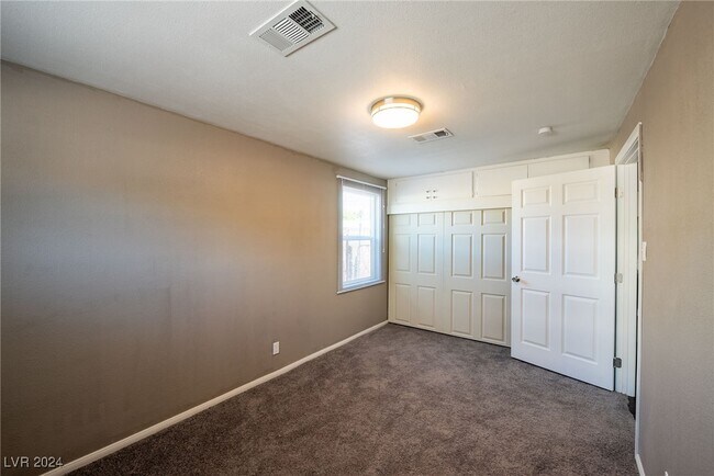 Building Photo - 227 S Texas Ave