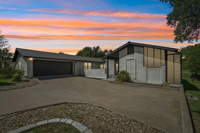 Building Photo - 730 Vanguard St