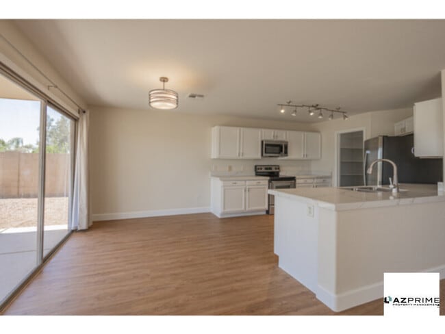 Building Photo - Live the Golf Course Dream in this Stunnin...