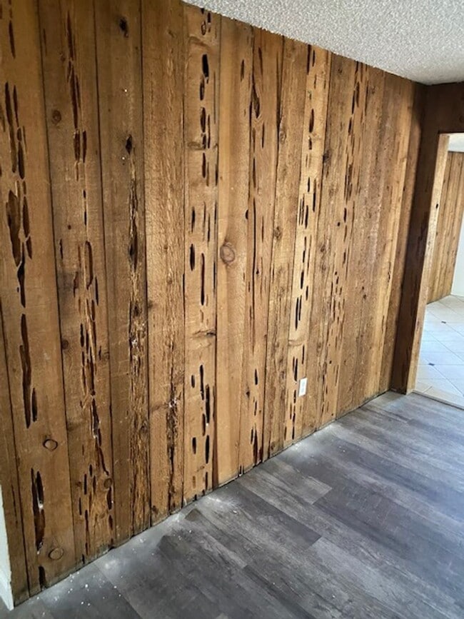 Building Photo - Spacious home on Large Lot