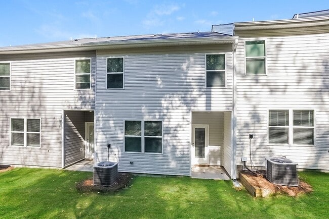 Building Photo - Townhome in Augusta with Attached Garage