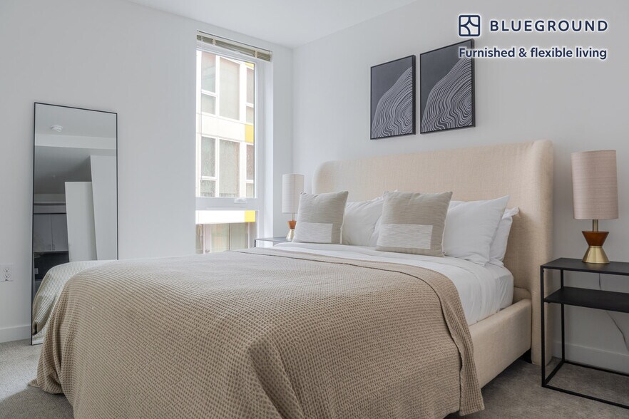 Building Photo - 12282 NE 12th Ln