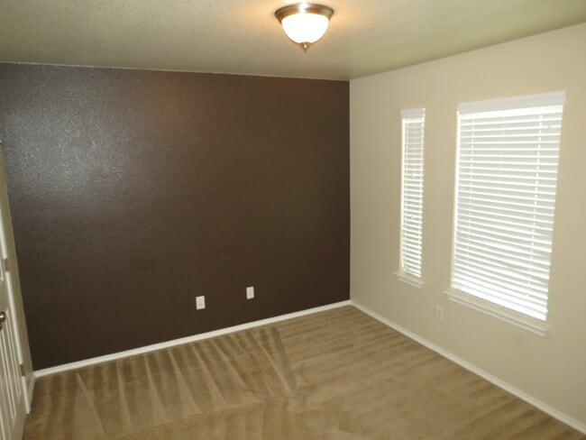 Building Photo - Gorgeous 3 bedroom 2 bath home in desired ...