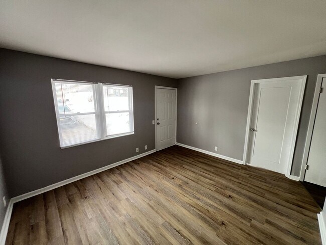 Building Photo - Cozy 2-Bedroom Apartment in Riverside!