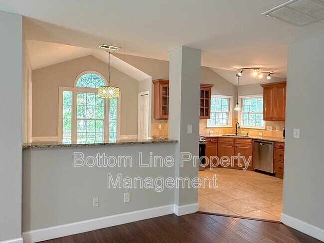 Building Photo - 2321 Heathershire Ln
