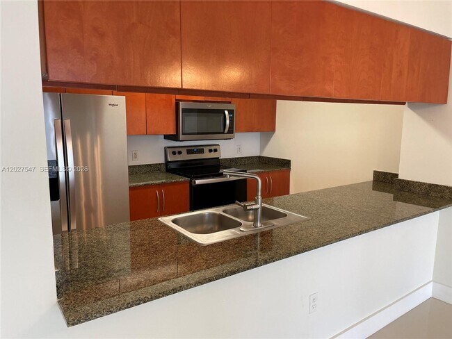Building Photo - 1200 Brickell Bay Dr