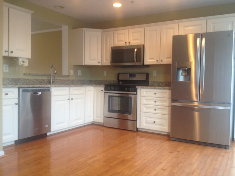 Building Photo - 328 Kestrel Dr