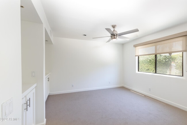 Building Photo - 5101 N Casa Blanca Dr