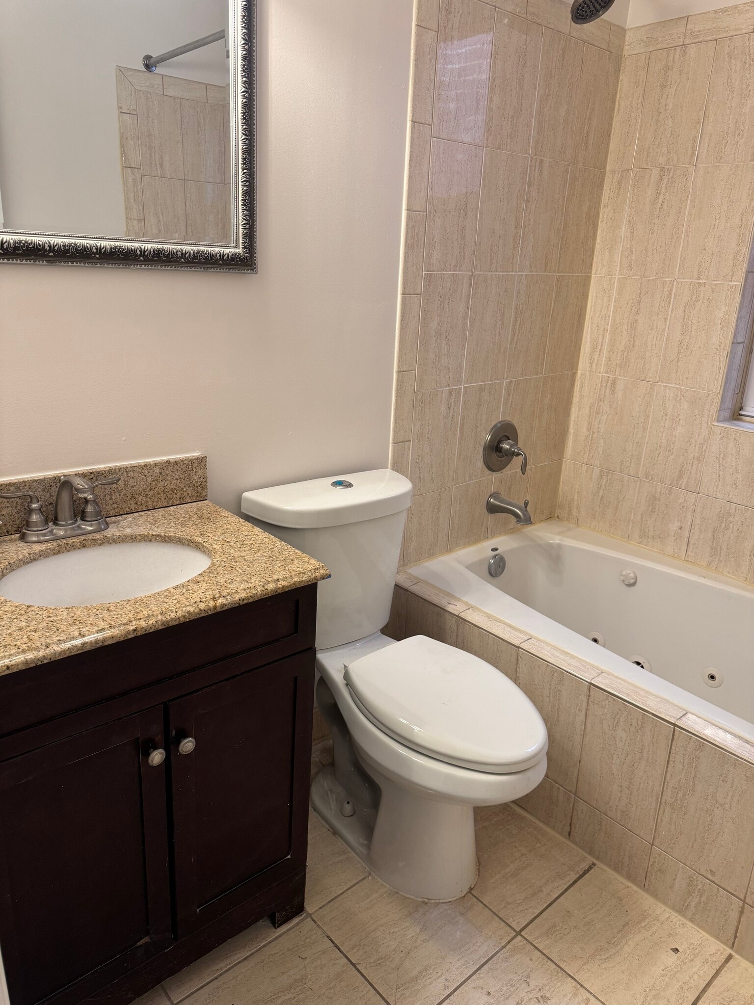 Building Photo - 823 8th St NE