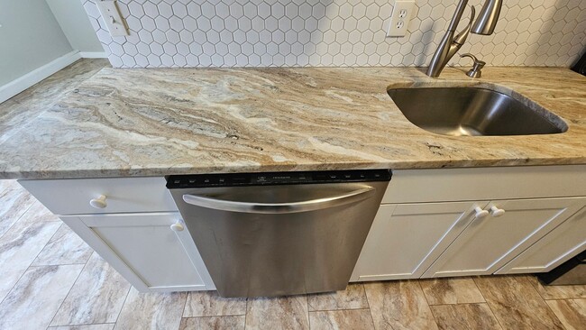 Building Photo - 2115 Glenwood Ln