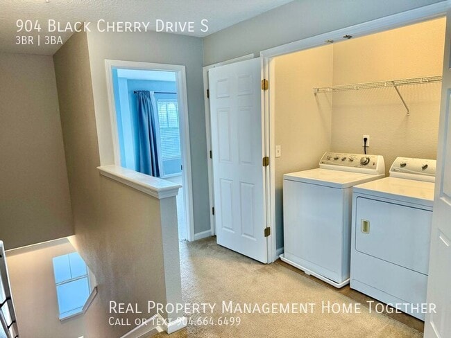 Building Photo - 904 Black Cherry Dr S