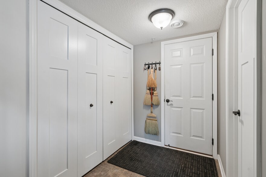 Building Photo - 8957 SW Village Loop