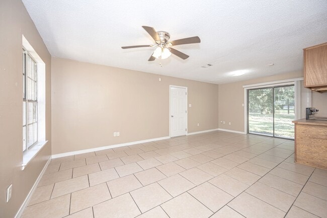 Building Photo - 3 Bedroom 1.5 Bath Home in Gautier!