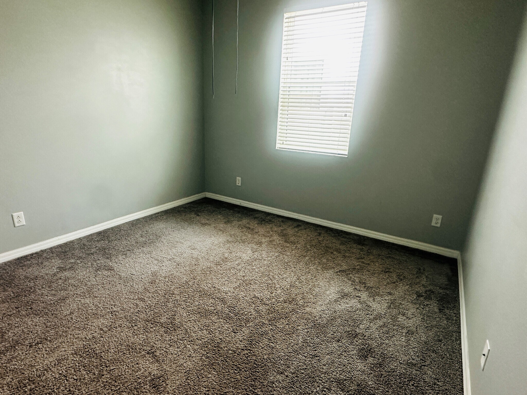 Building Photo - 10749 Pleasant Knoll Dr
