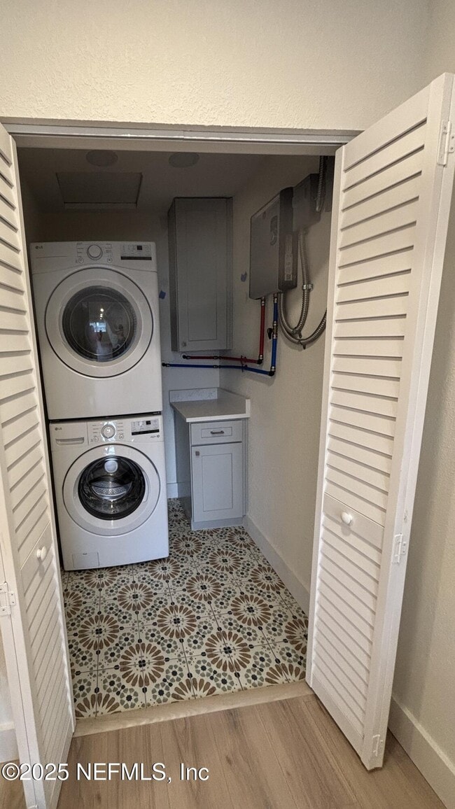 Building Photo - 935 Sailfish Dr E