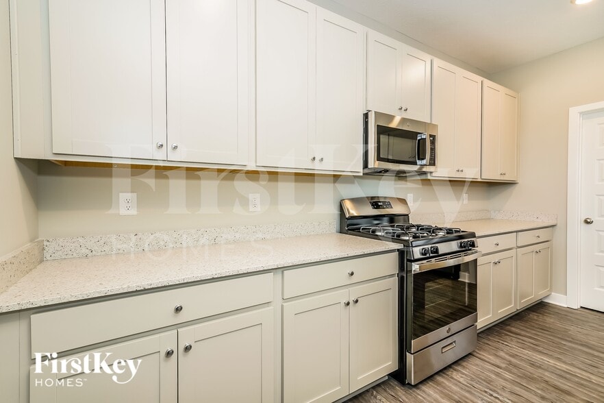 Building Photo - 2332 S Carlota Dr