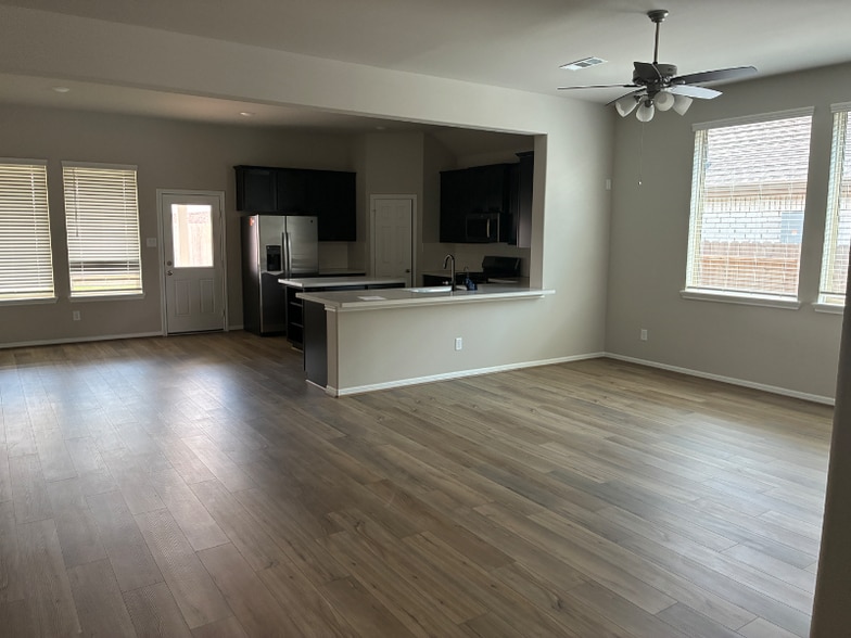 Building Photo - 5822 Roebuck Bay Dr