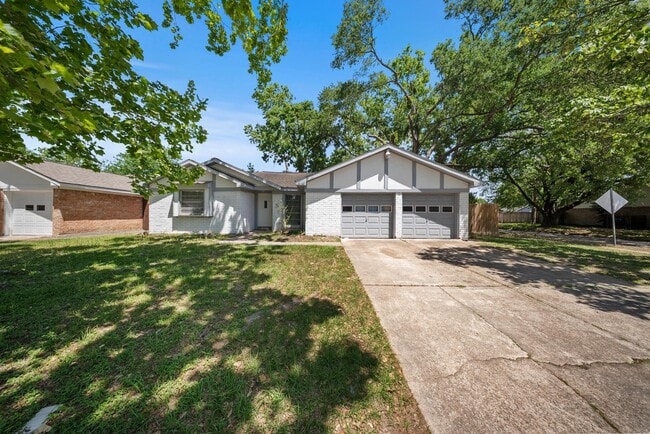 Primary Photo - 16302 Summer Wind Dr