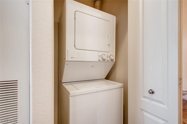 Building Photo - 3511 Desert Cliff St