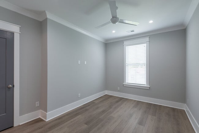 Building Photo - 6 Sanctuary Ct