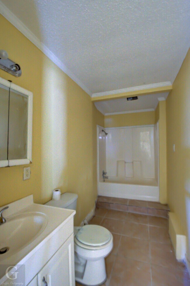 Building Photo - 3051 Amherst St