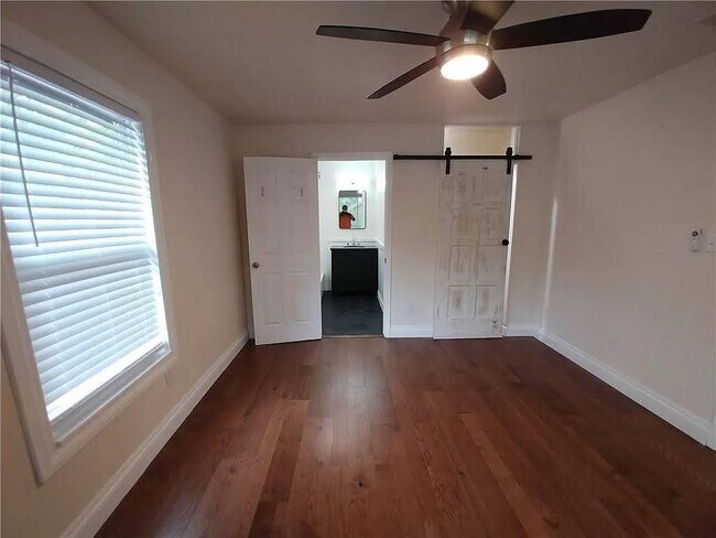 Building Photo - 1705 Singleton Ave