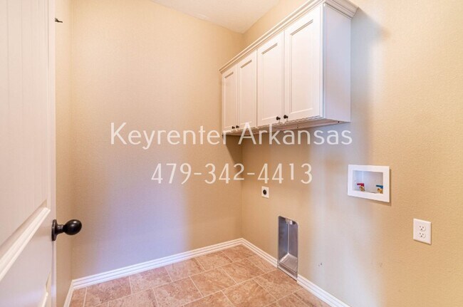 Building Photo - 4870 Castlewood Ln