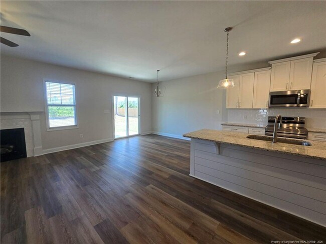 Building Photo - 111 Pine Needle Dr