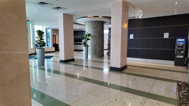 Building Photo - 3901 S Ocean Dr