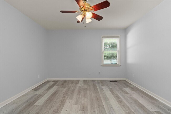 Building Photo - Great location in Five Points Area!
