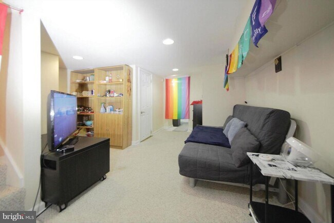 Building Photo - 2309 3rd St NE