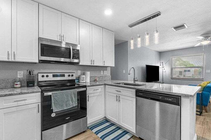 Building Photo - 311 SW 7th Ave