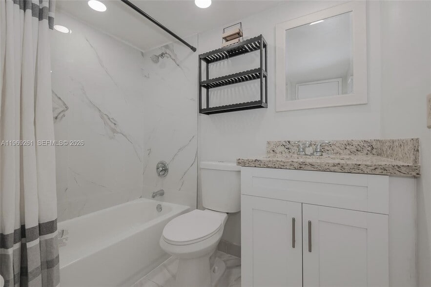 Building Photo - 9150 Fontainebleau Blvd