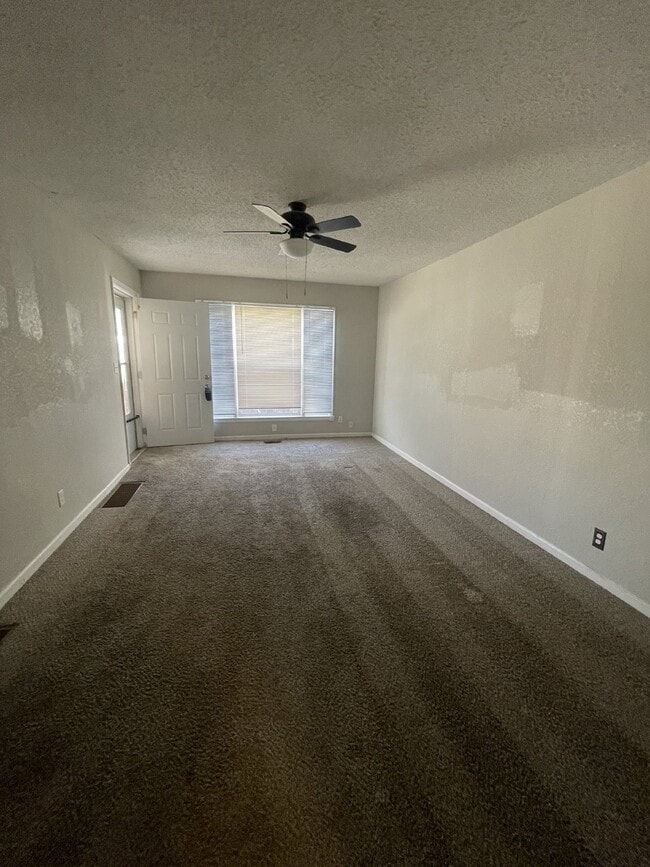 Building Photo - Charming 2-Bedroom Duplex in Wichita with Spacious Layout and Modern Amenities!