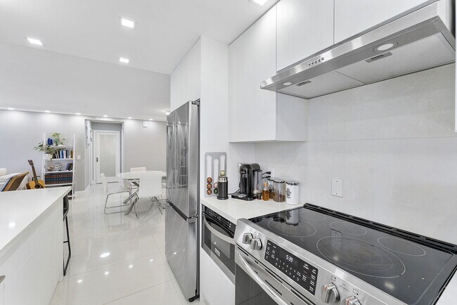Building Photo - 4505 S Ocean Blvd