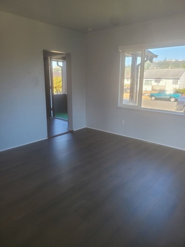 Building Photo - 1415 W Second St