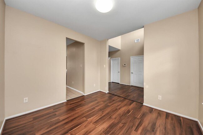 Building Photo - 2142 Vermillion Oak St