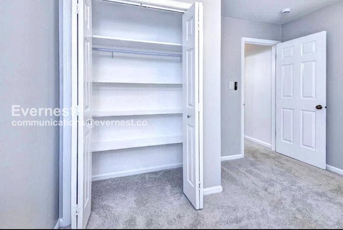 Building Photo - 17 Autumn E